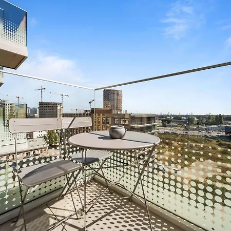Metropolis Downtown, Balcony, Ac & Free Parking