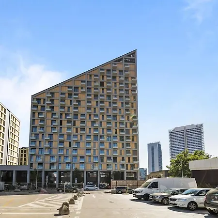 Metropolis Downtown, Balcony, Ac & Free Parking *
