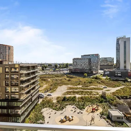 Metropolis Downtown, Balcony, Ac & Free Parking *