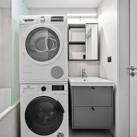 Ac Metropolis With Balcony - Old Town & Nivy Apartament *