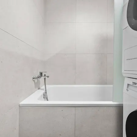Ac Metropolis With Balcony - Old Town & Nivy Bratislava